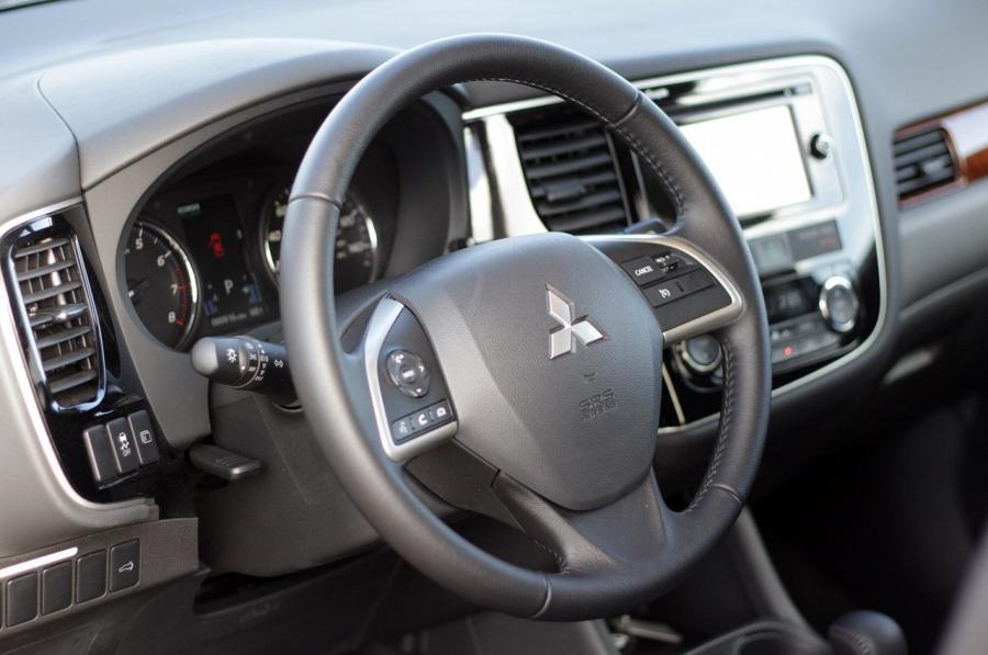  Mitsubishi Outlander 2014 года  (фото 21 из 136)
